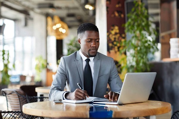 Comment gérer les finances personnelles pour préparer l'entrepreneuriat?