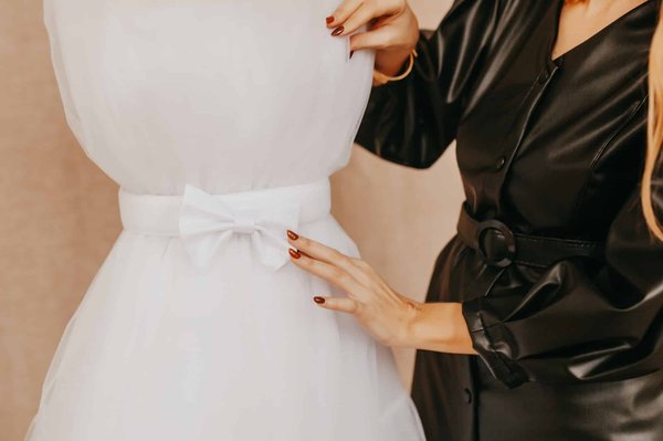 Design de vêtements pour événements spéciaux : mariages, festivals, etc.